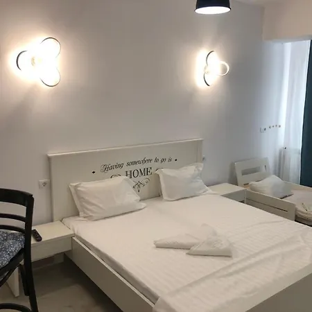 Large And Bright Studio Near The Sea Διαμέρισμα